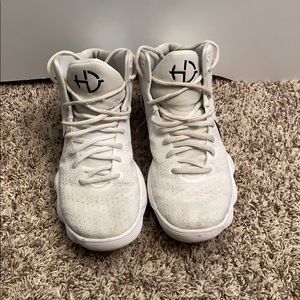 Hyper dunk basketball shoes